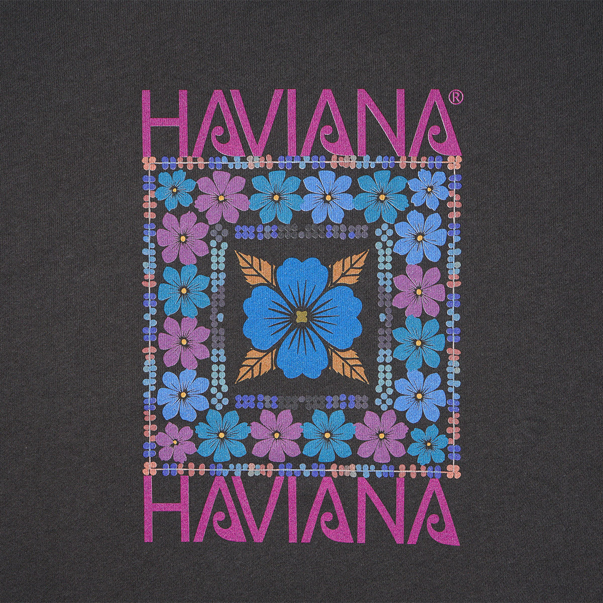 HAVIANA KALEID FLOWER スウェット チャコール プリント拡大|ハイビスカスをシンメトリックに配置したボタニカルグラフィックディテール|沖縄ファッションブランド 通販