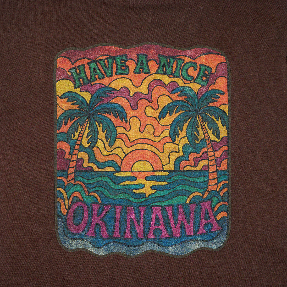 HAVIANA PALM SUNSET スウェット ブラウン プリント拡大｜沖縄の夕暮れの海とヤシの木のレトログラフィック｜沖縄ファッションブランド 通販
